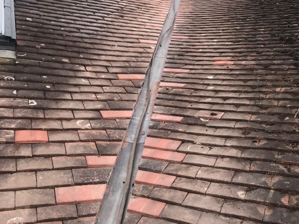 Replacing Damaged Roof Tiles